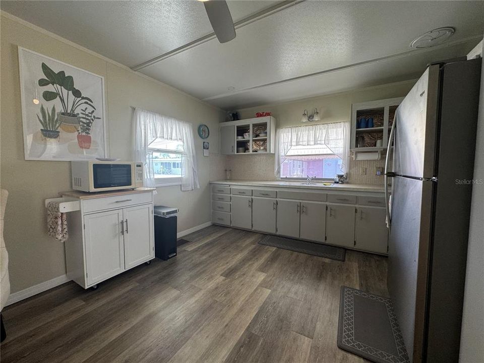 For Sale: $90,000 (2 beds, 1 baths, 564 Square Feet)