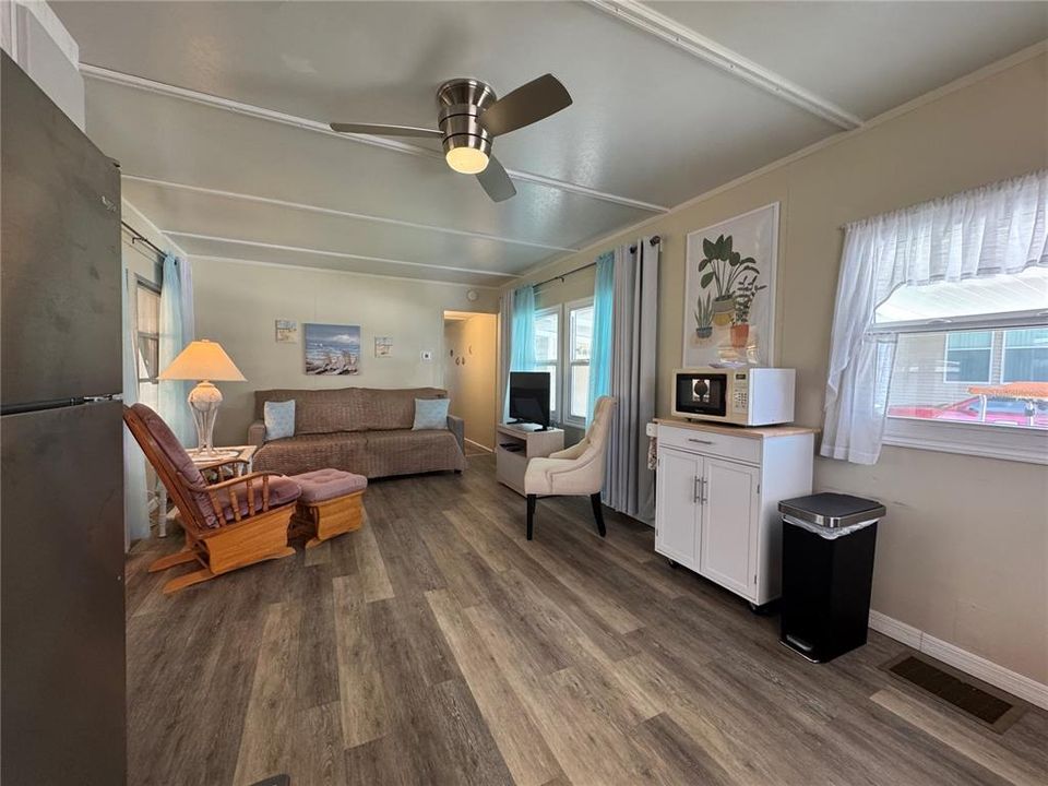 For Sale: $90,000 (2 beds, 1 baths, 564 Square Feet)