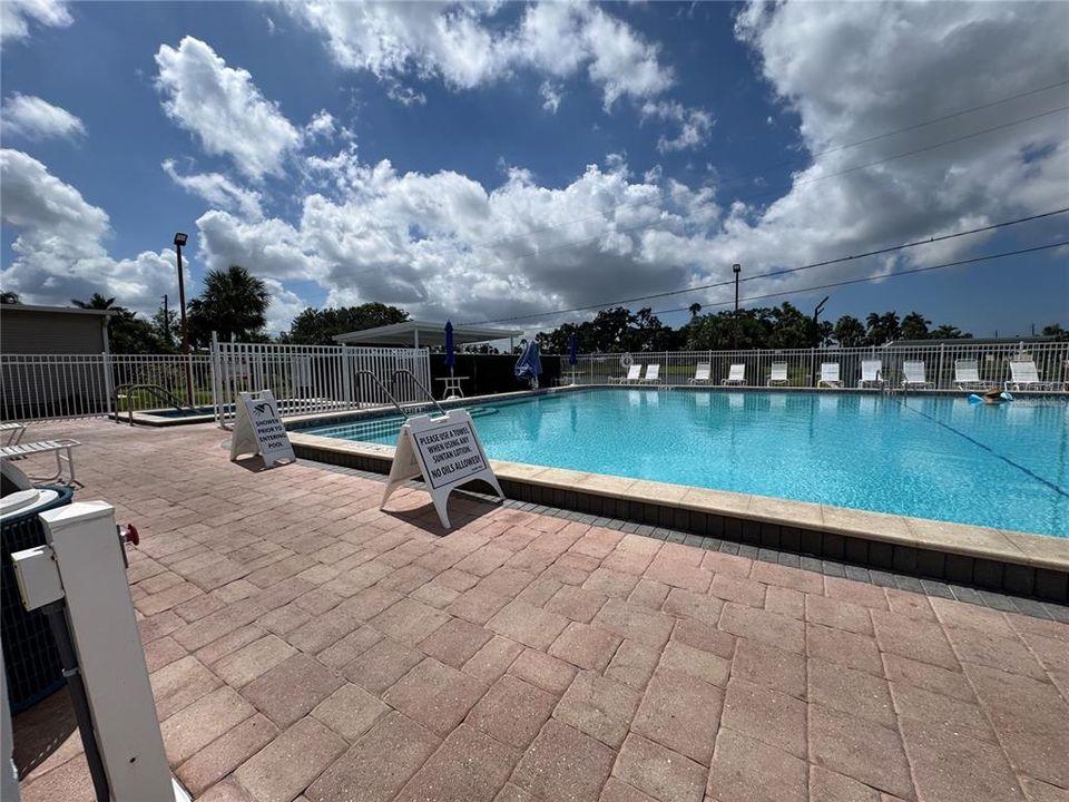For Sale: $90,000 (2 beds, 1 baths, 564 Square Feet)