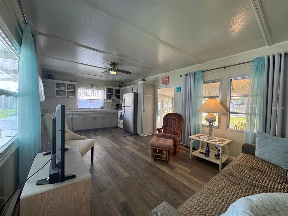 For Sale: $90,000 (2 beds, 1 baths, 564 Square Feet)
