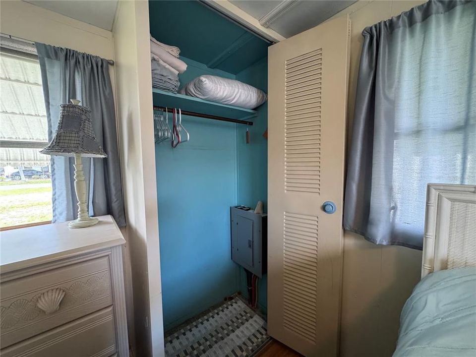 For Sale: $90,000 (2 beds, 1 baths, 564 Square Feet)