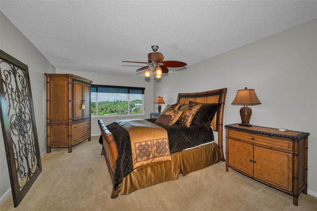 For Sale: $450,000 (2 beds, 2 baths, 1565 Square Feet)