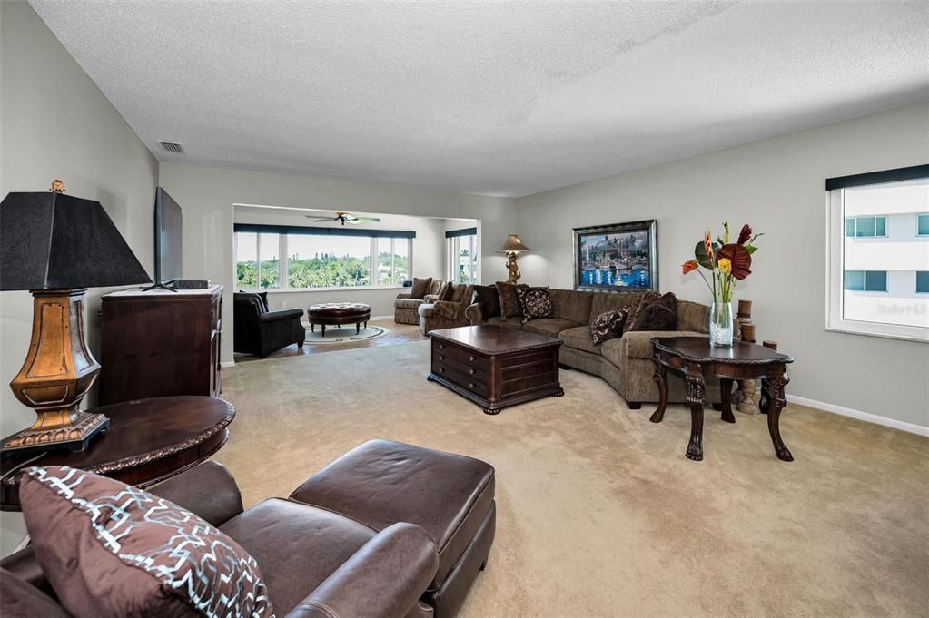 For Sale: $450,000 (2 beds, 2 baths, 1565 Square Feet)