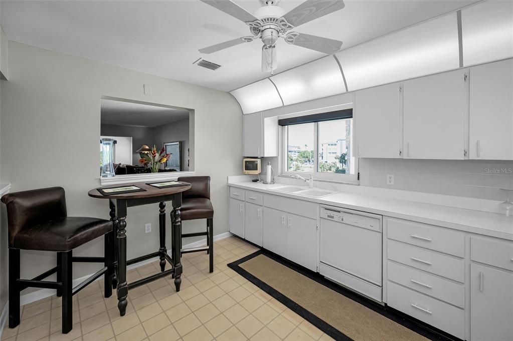 For Sale: $450,000 (2 beds, 2 baths, 1565 Square Feet)