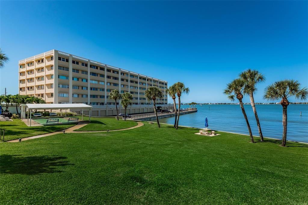 For Sale: $450,000 (2 beds, 2 baths, 1565 Square Feet)