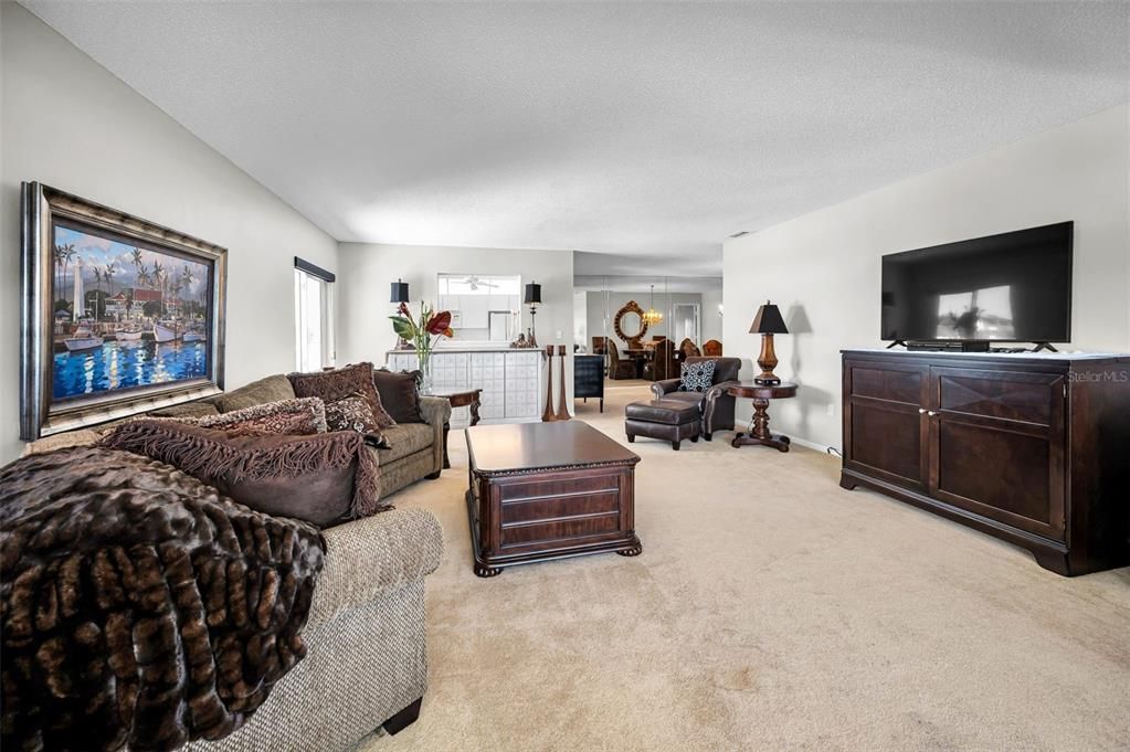 For Sale: $450,000 (2 beds, 2 baths, 1565 Square Feet)