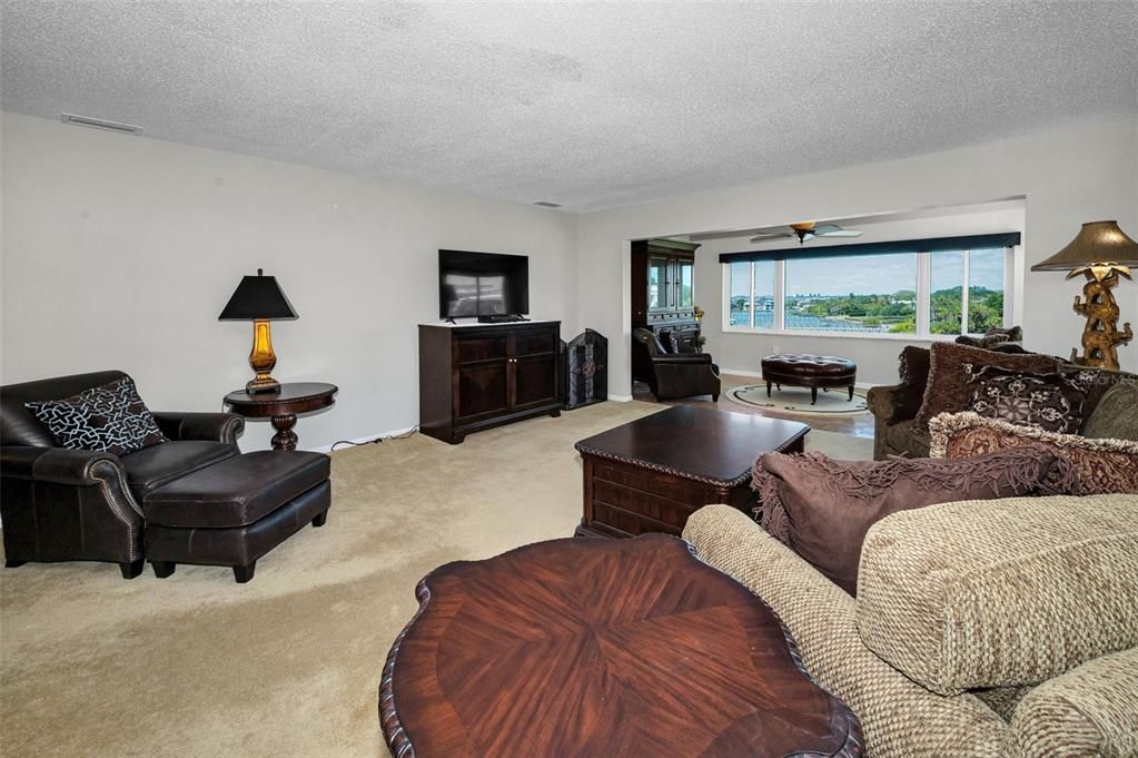 For Sale: $450,000 (2 beds, 2 baths, 1565 Square Feet)