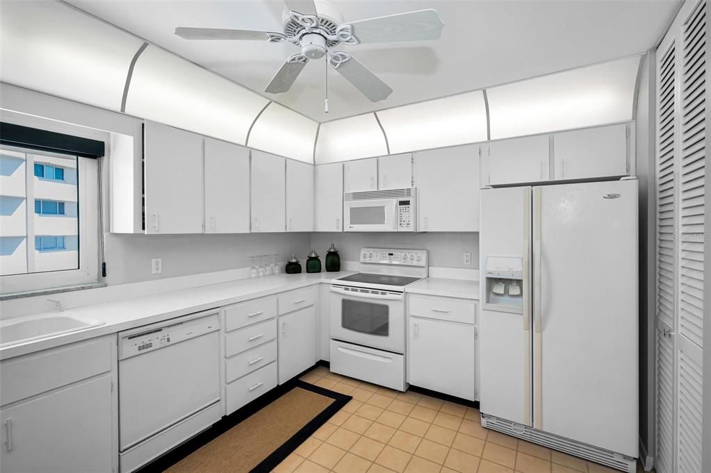 For Sale: $450,000 (2 beds, 2 baths, 1565 Square Feet)