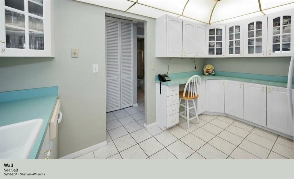 Active With Contract: $250,000 (1 beds, 2 baths, 1050 Square Feet)