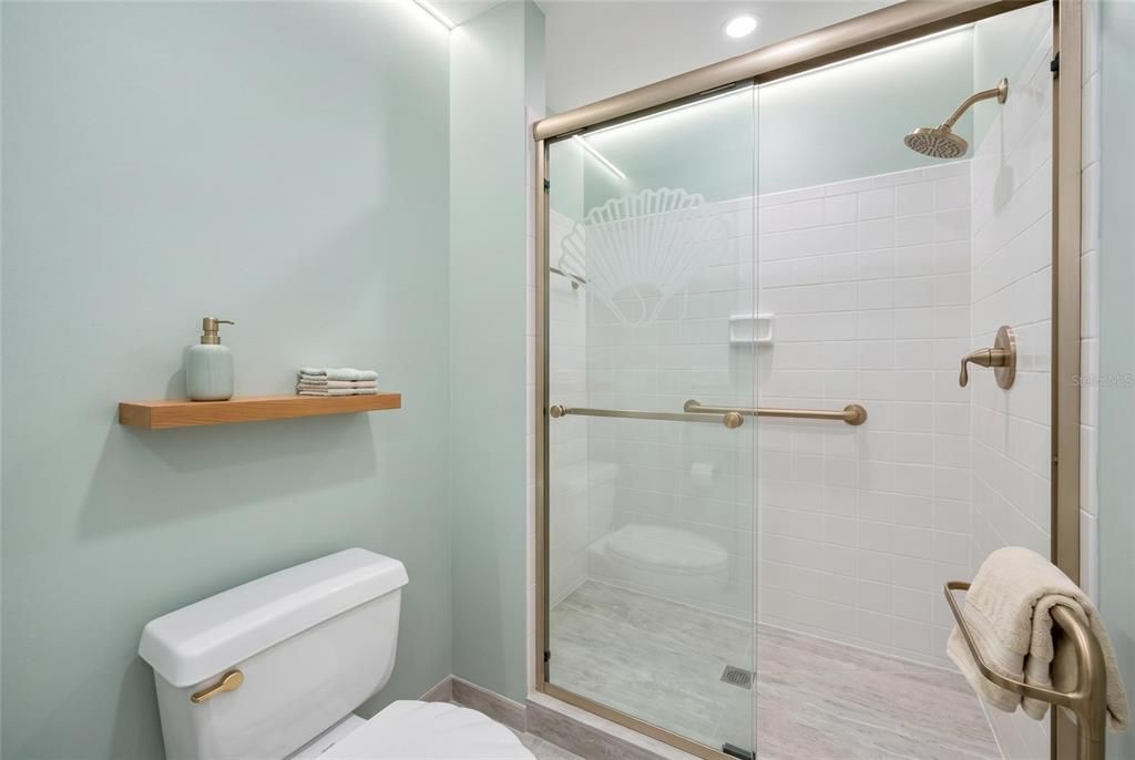 Active With Contract: $250,000 (1 beds, 2 baths, 1050 Square Feet)