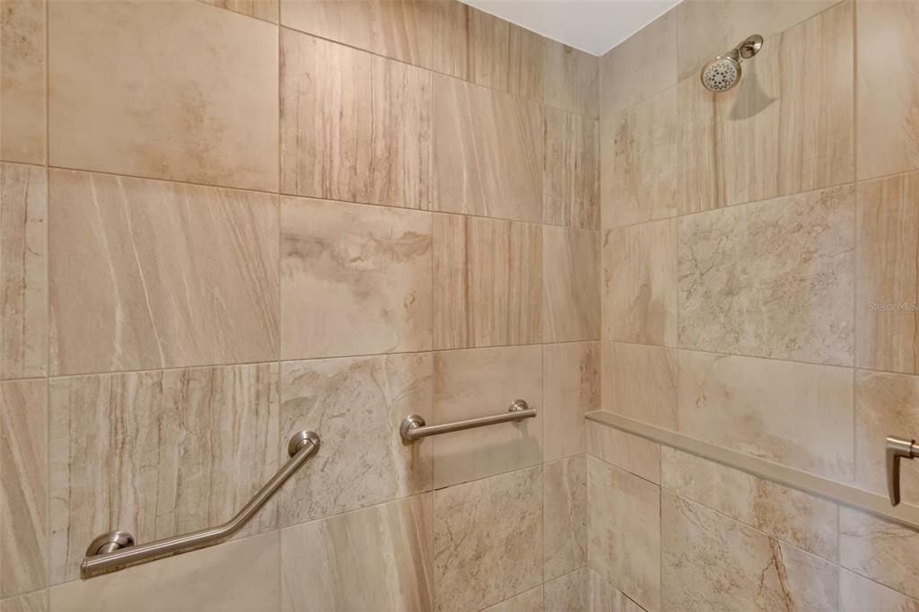 Под контрактом: $535,000 (4 спален, 2 ванн, 2307 Квадратных фут)