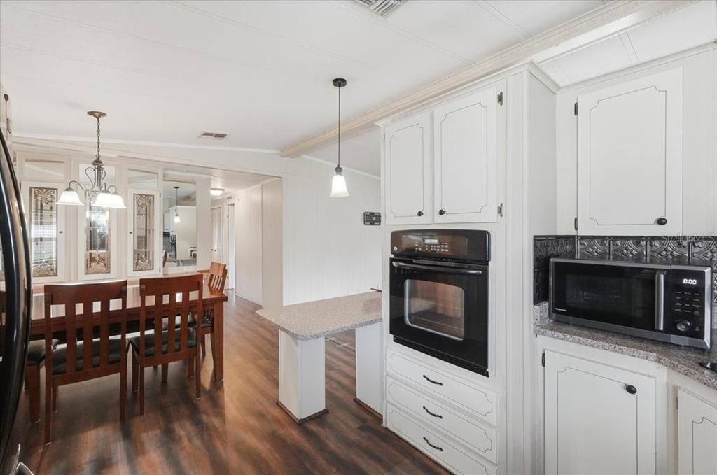 На продажу: $155,000 (2 спален, 3 ванн, 1248 Квадратных фут)