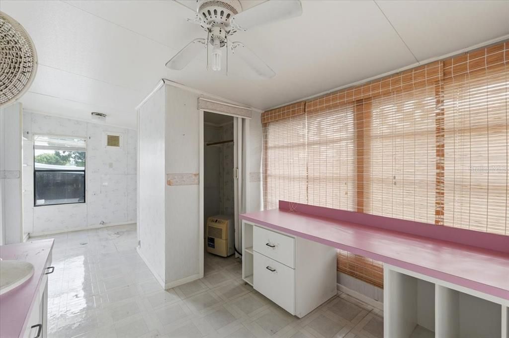 На продажу: $155,000 (2 спален, 3 ванн, 1248 Квадратных фут)