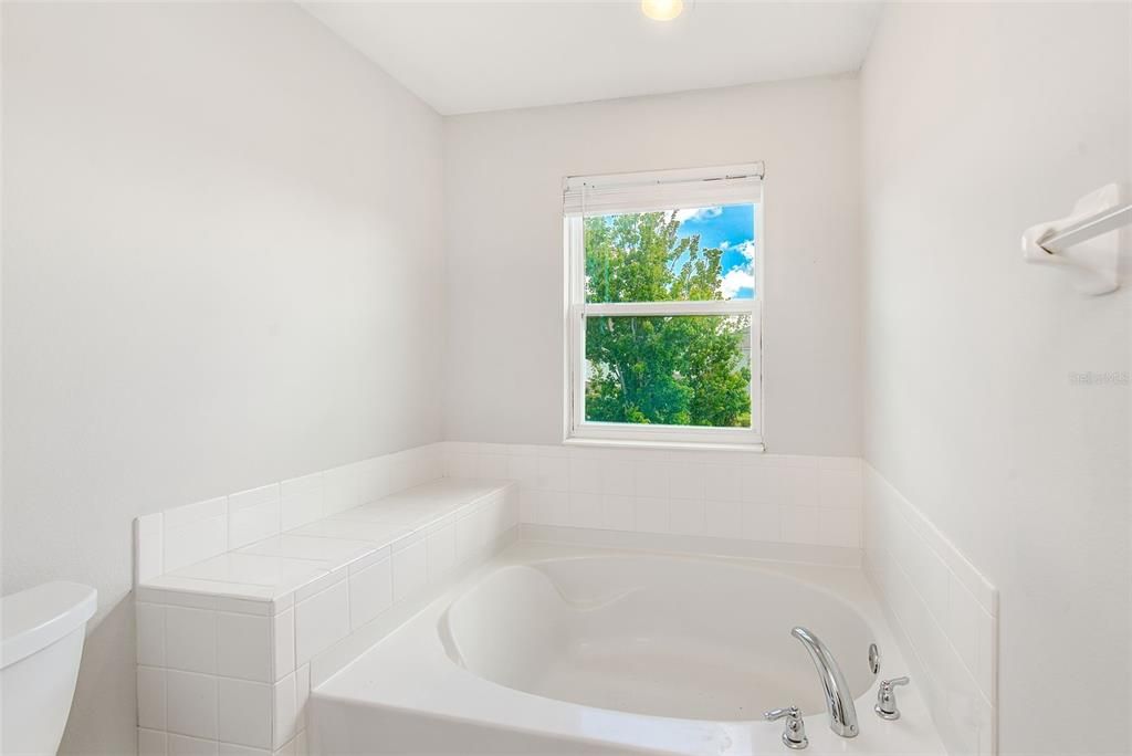 For Sale: $320,000 (3 beds, 2 baths, 1600 Square Feet)