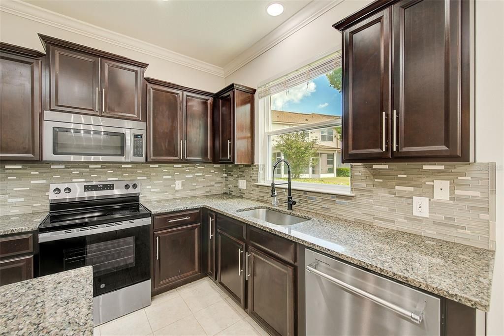 For Sale: $320,000 (3 beds, 2 baths, 1600 Square Feet)