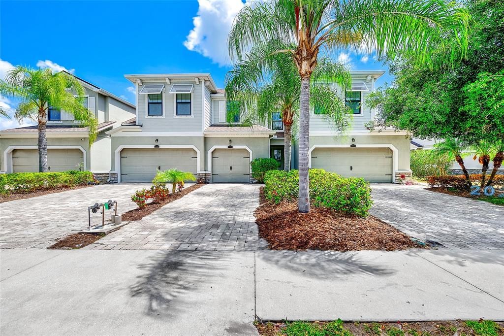 For Sale: $320,000 (3 beds, 2 baths, 1600 Square Feet)