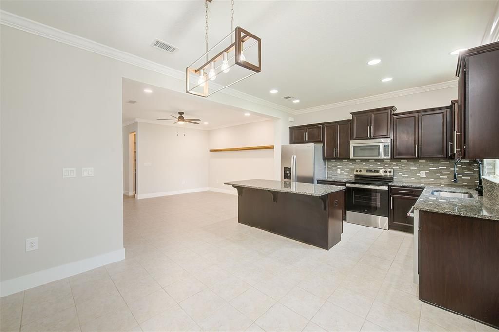 For Sale: $320,000 (3 beds, 2 baths, 1600 Square Feet)