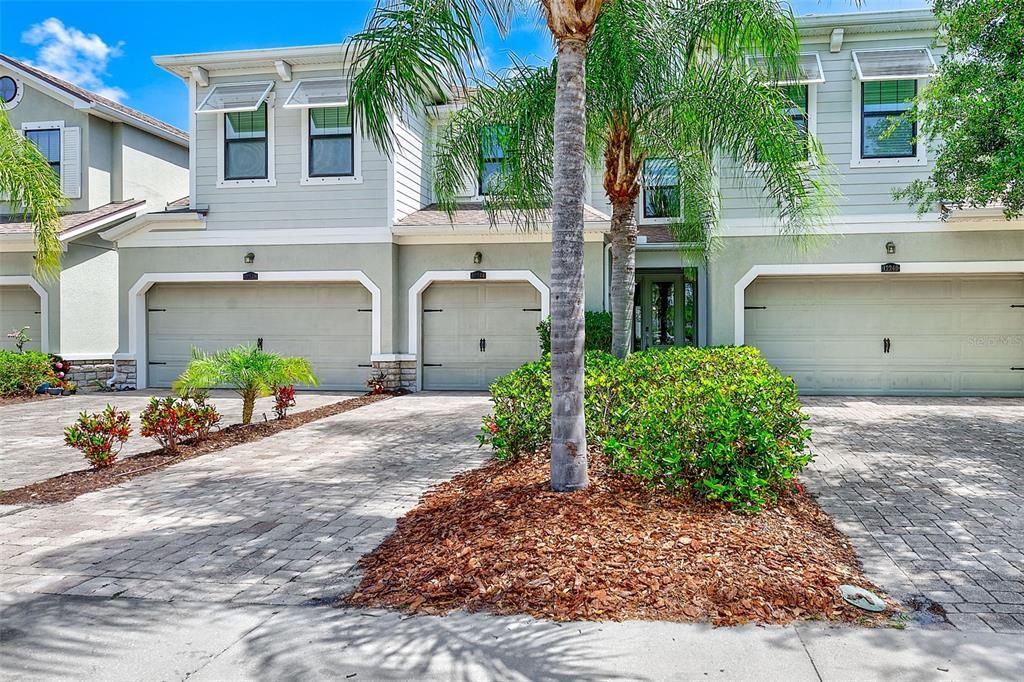 For Sale: $320,000 (3 beds, 2 baths, 1600 Square Feet)