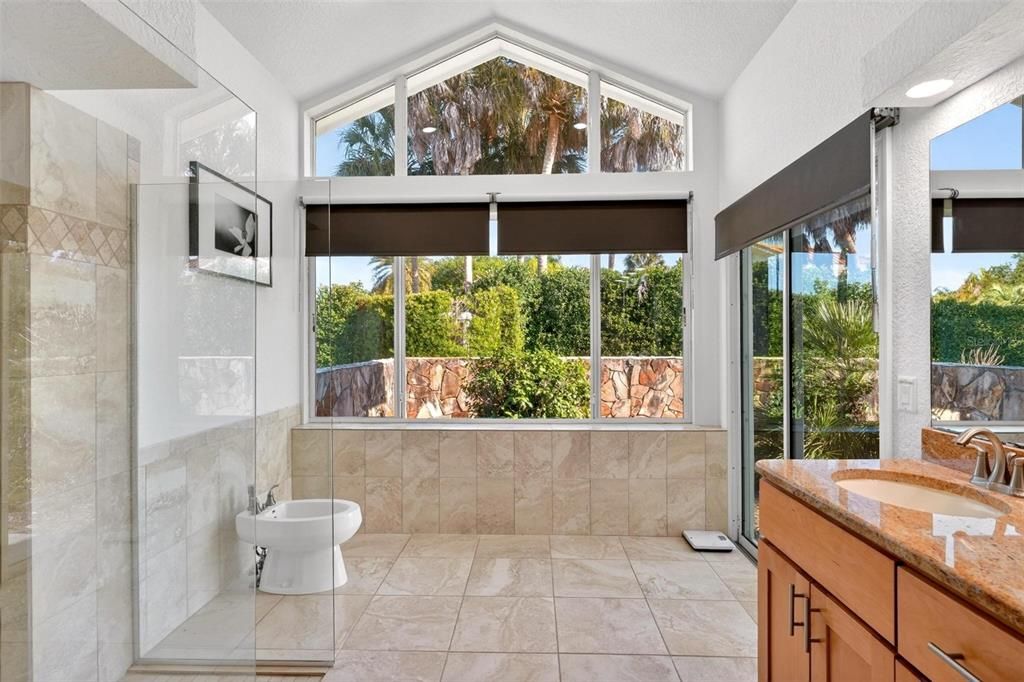 En Venta: $975,000 (4 camas, 3 baños, 2401 Pies cuadrados)
