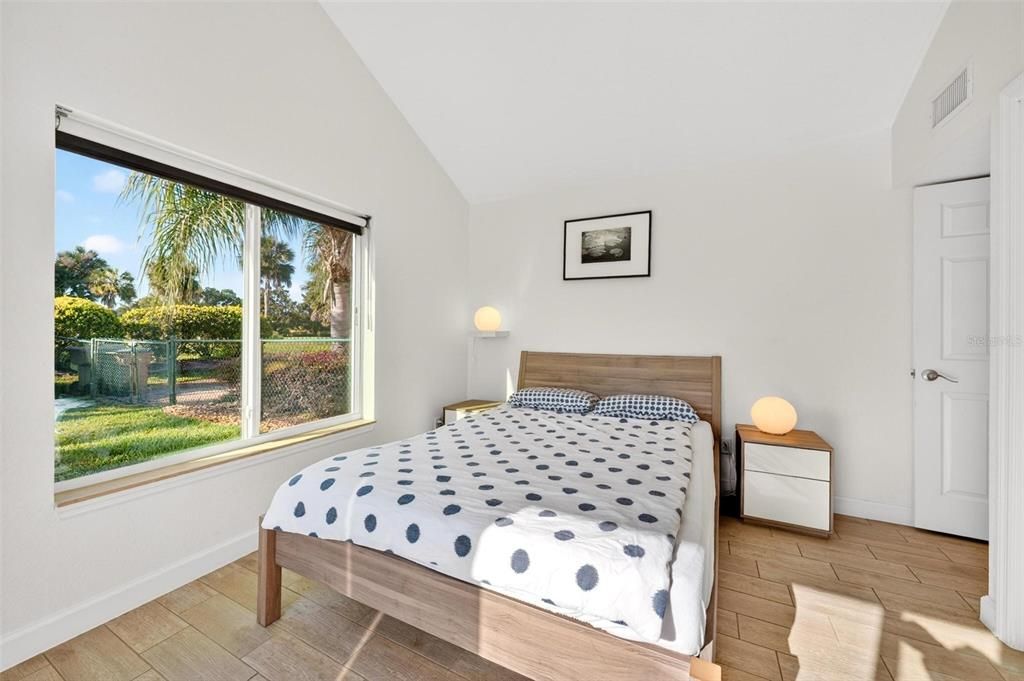 En Venta: $975,000 (4 camas, 3 baños, 2401 Pies cuadrados)