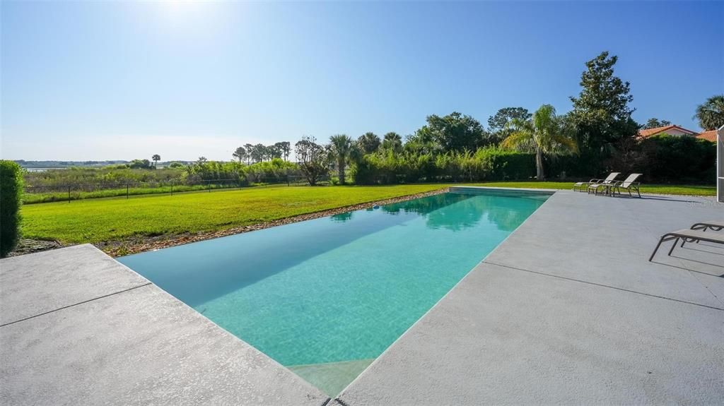 En Venta: $975,000 (4 camas, 3 baños, 2401 Pies cuadrados)