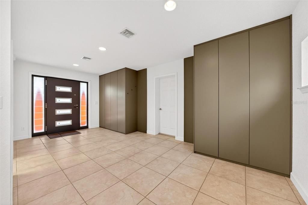 En Venta: $975,000 (4 camas, 3 baños, 2401 Pies cuadrados)