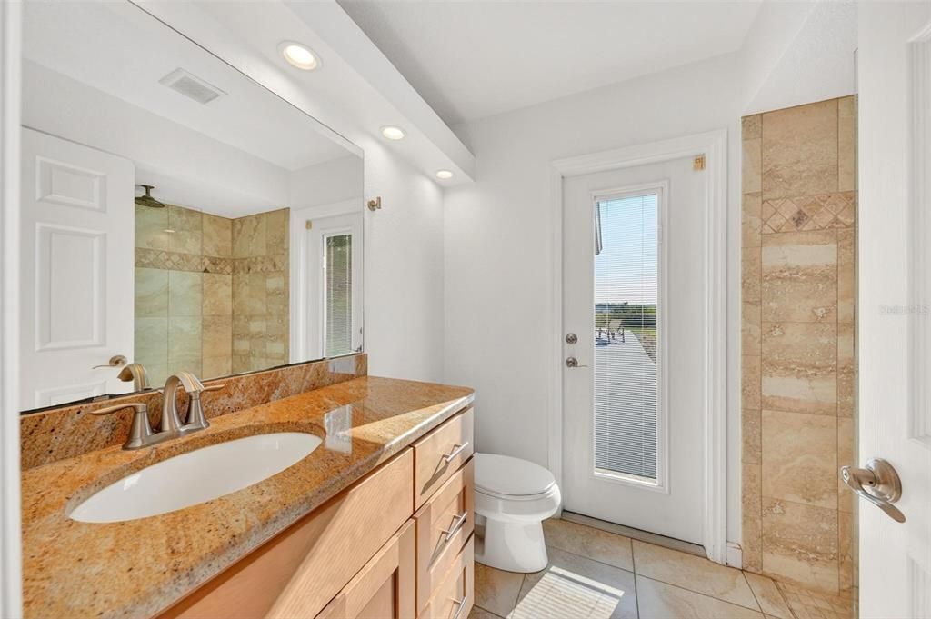 En Venta: $975,000 (4 camas, 3 baños, 2401 Pies cuadrados)
