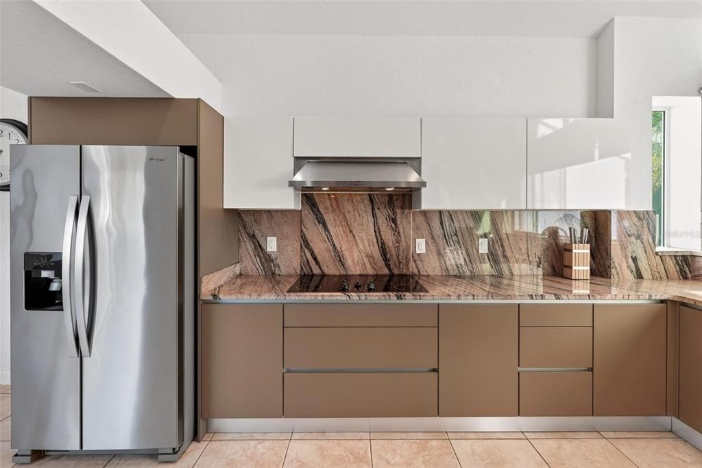 En Venta: $975,000 (4 camas, 3 baños, 2401 Pies cuadrados)