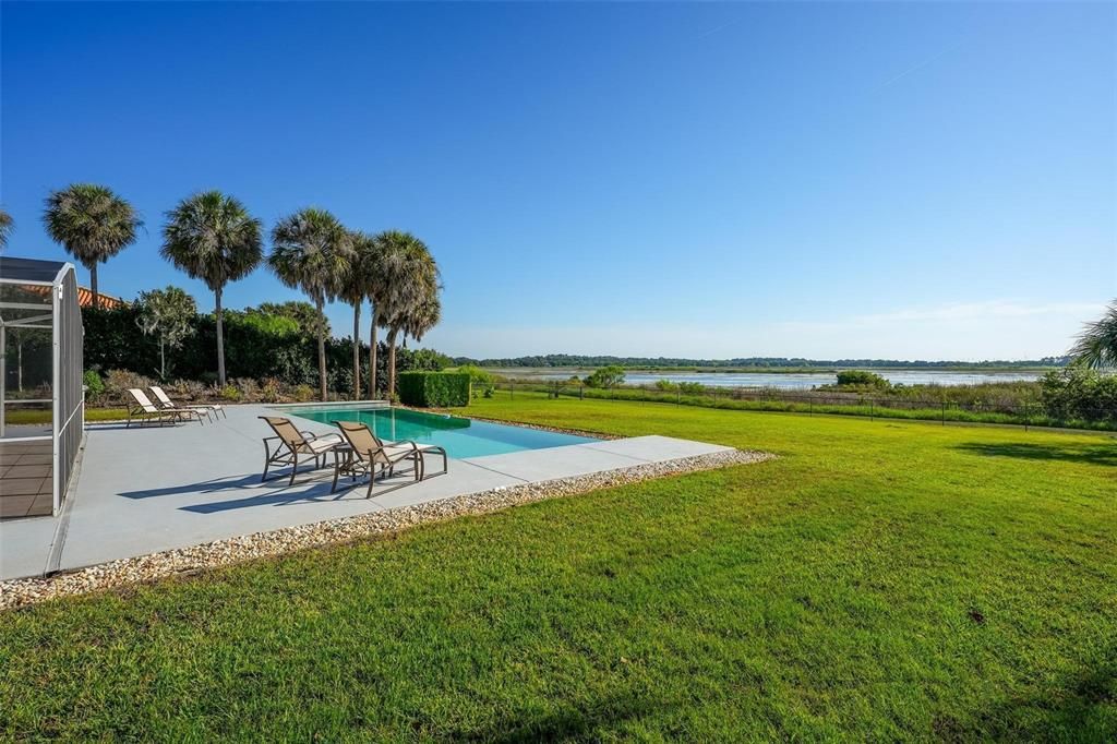 En Venta: $975,000 (4 camas, 3 baños, 2401 Pies cuadrados)