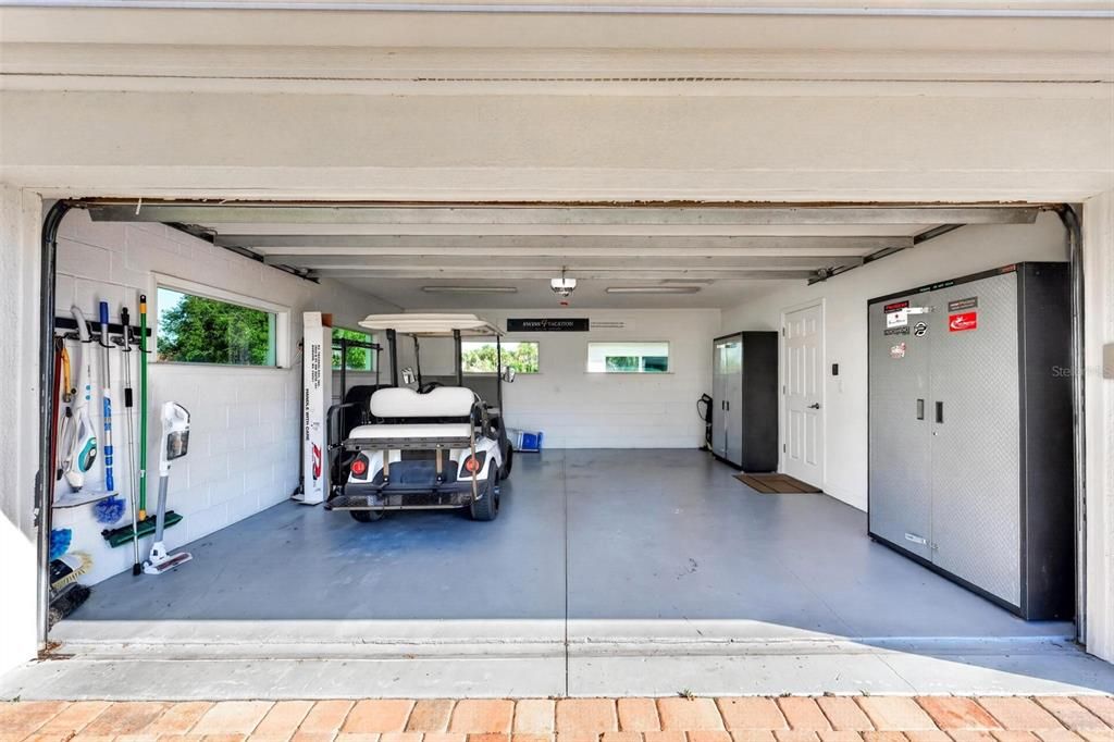 En Venta: $975,000 (4 camas, 3 baños, 2401 Pies cuadrados)