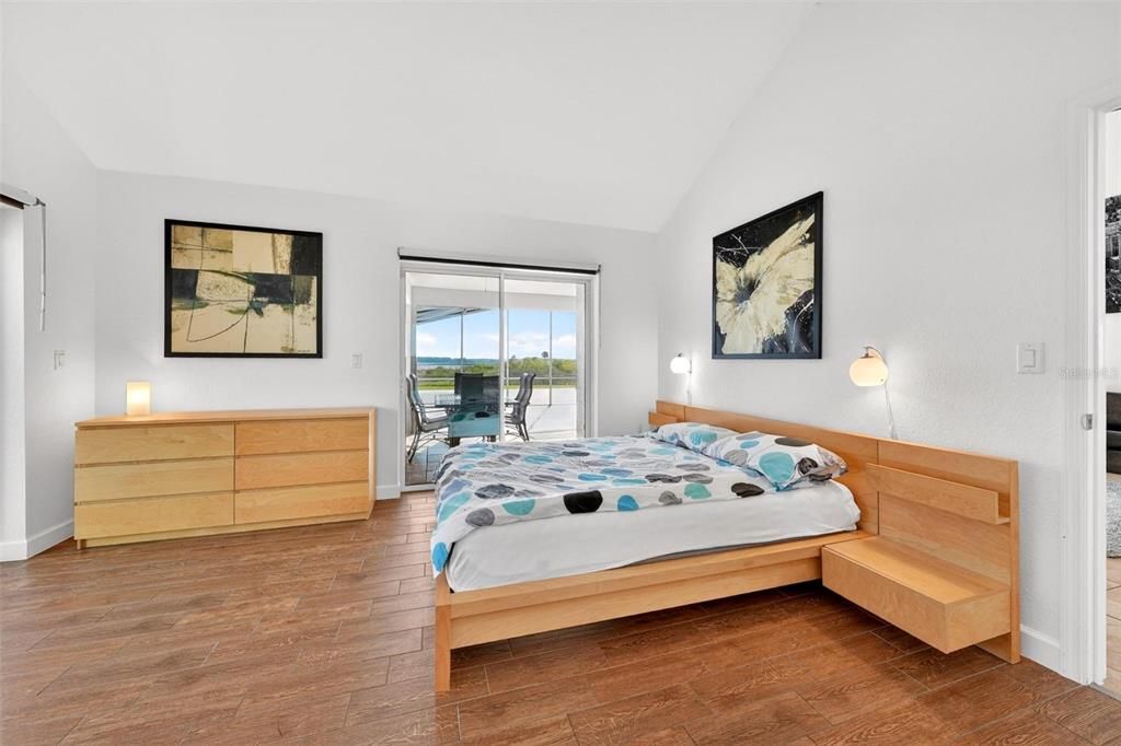 En Venta: $975,000 (4 camas, 3 baños, 2401 Pies cuadrados)