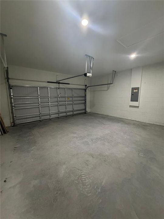 Active With Contract: $2,000 (4 beds, 2 baths, 1833 Square Feet)