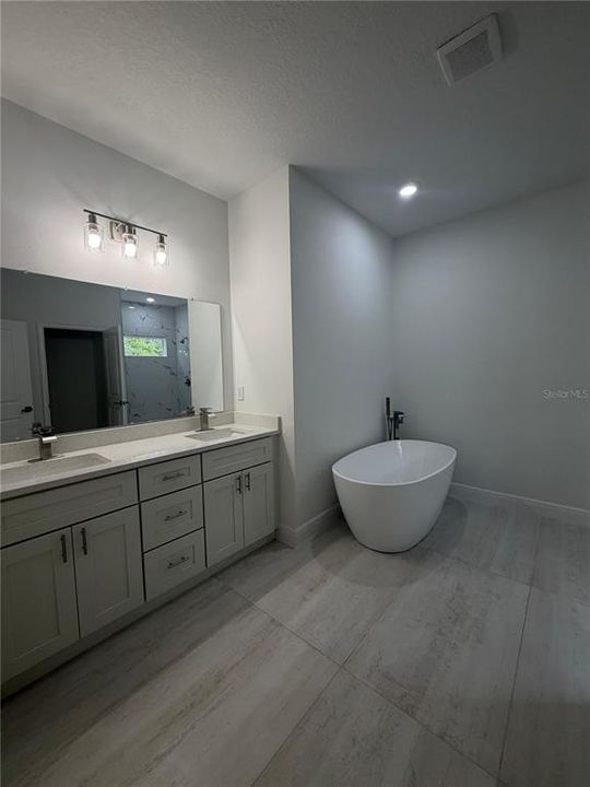 Active With Contract: $2,000 (4 beds, 2 baths, 1833 Square Feet)