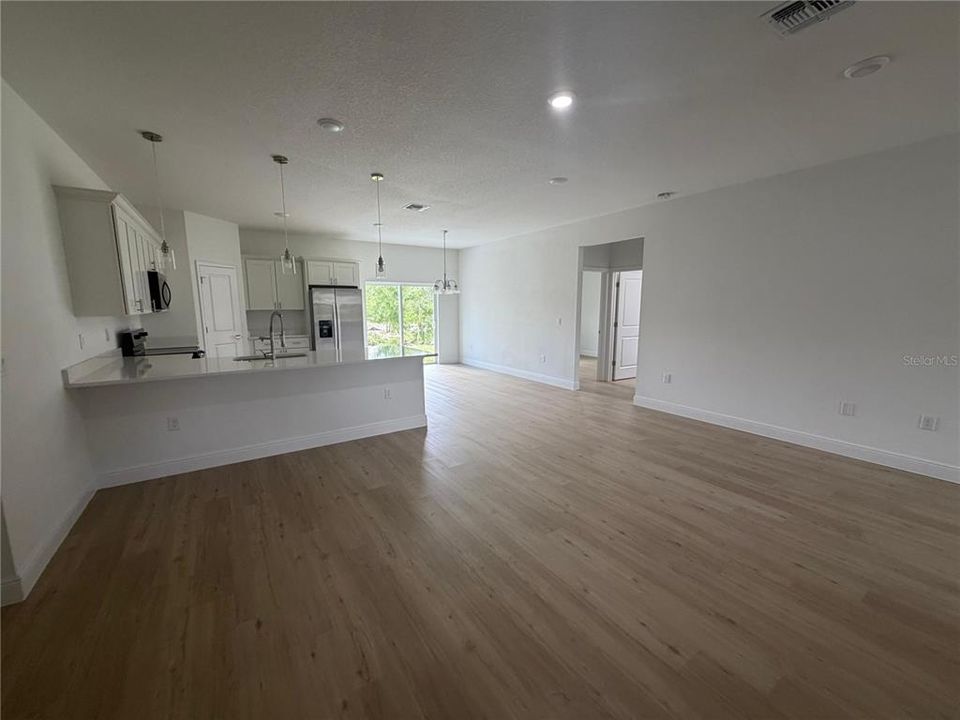 Active With Contract: $2,000 (4 beds, 2 baths, 1833 Square Feet)