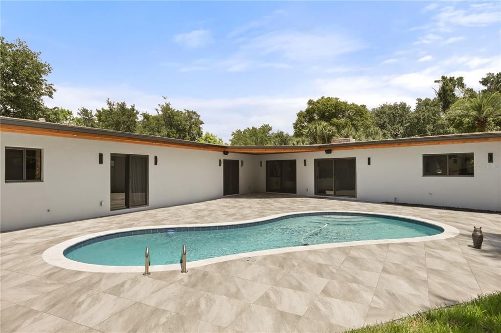 For Sale: $1,650,000 (5 beds, 2 baths, 3400 Square Feet)