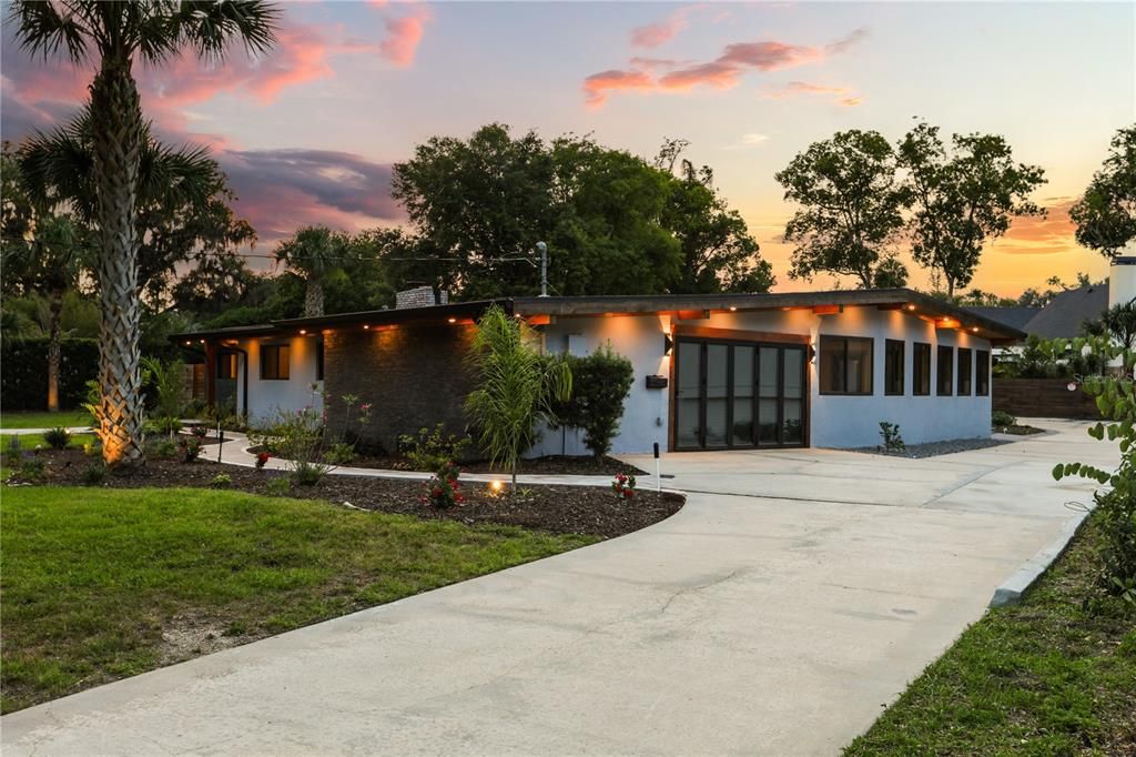 For Sale: $1,650,000 (5 beds, 2 baths, 3400 Square Feet)