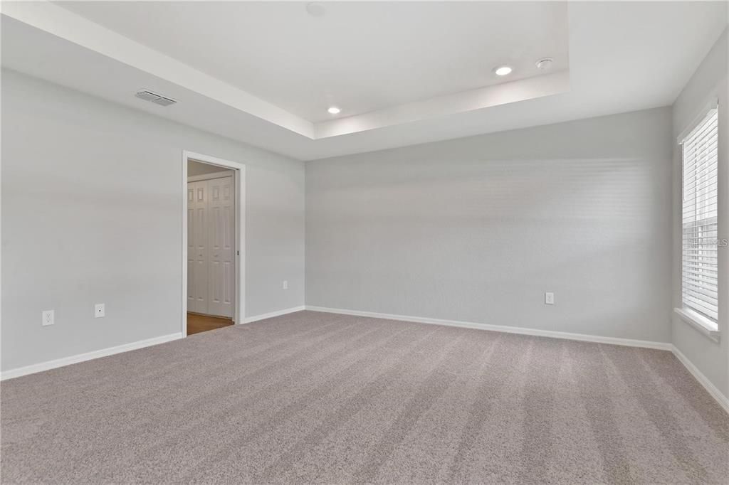 Activo con contrato: $359,000 (3 camas, 2 baños, 2002 Pies cuadrados)