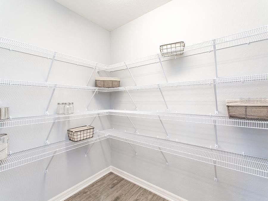 Activo con contrato: $359,000 (3 camas, 2 baños, 2002 Pies cuadrados)
