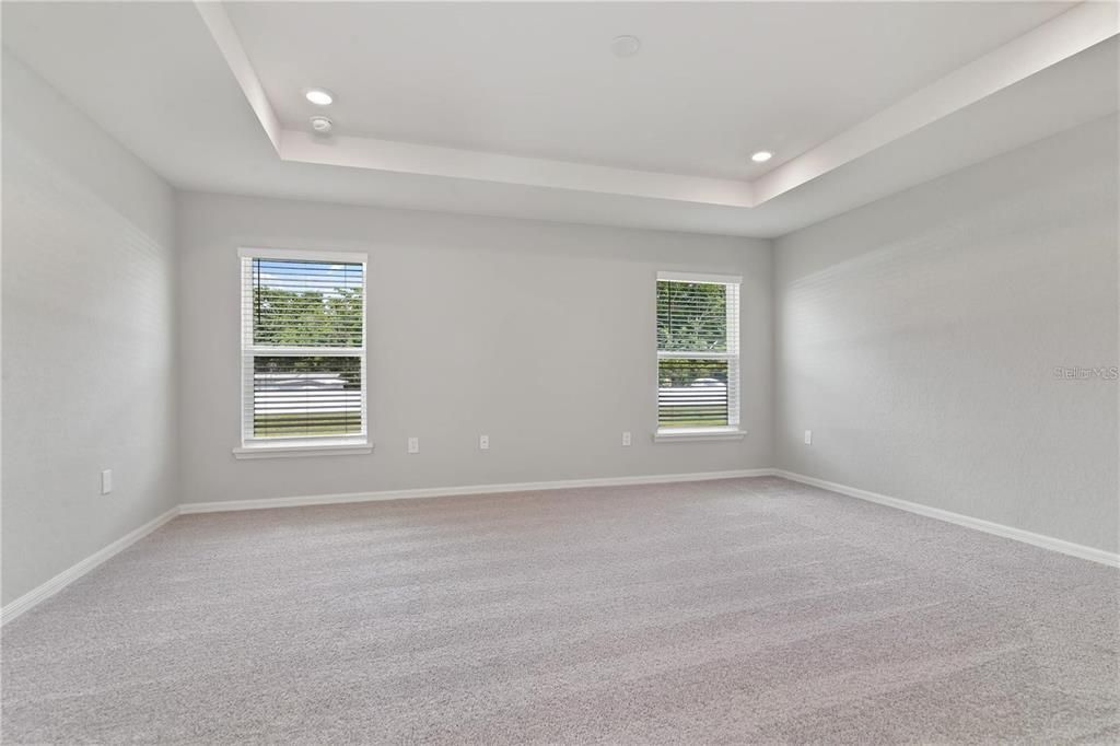 Activo con contrato: $359,000 (3 camas, 2 baños, 2002 Pies cuadrados)