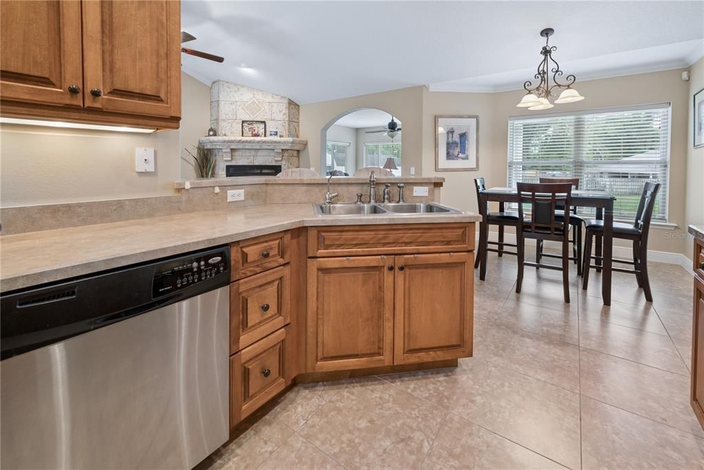 For Sale: $375,000 (3 beds, 2 baths, 1794 Square Feet)