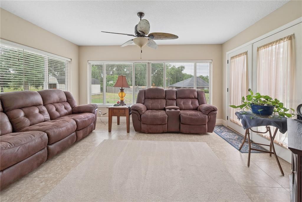 For Sale: $375,000 (3 beds, 2 baths, 1794 Square Feet)