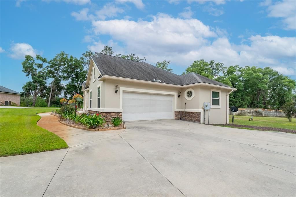 For Sale: $375,000 (3 beds, 2 baths, 1794 Square Feet)