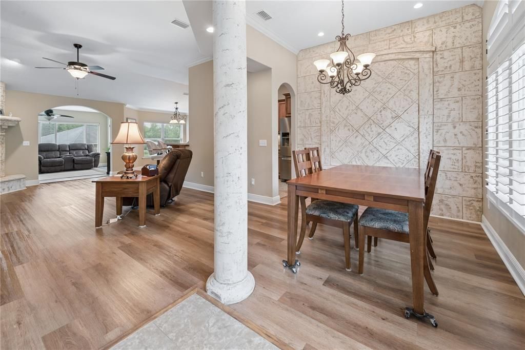 For Sale: $375,000 (3 beds, 2 baths, 1794 Square Feet)