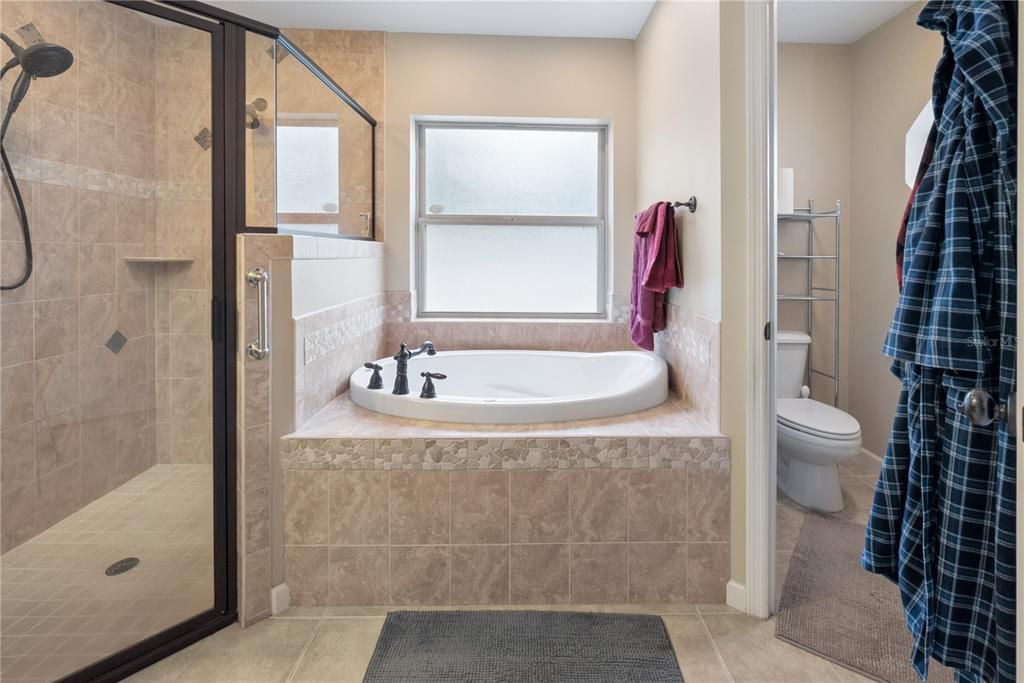 For Sale: $375,000 (3 beds, 2 baths, 1794 Square Feet)