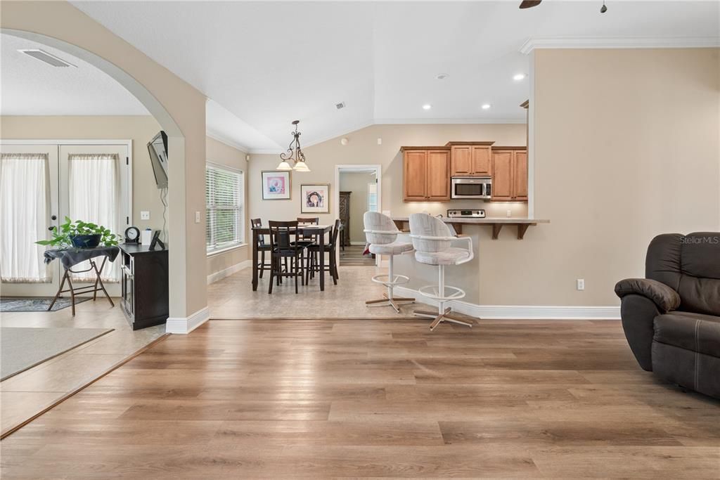 For Sale: $375,000 (3 beds, 2 baths, 1794 Square Feet)