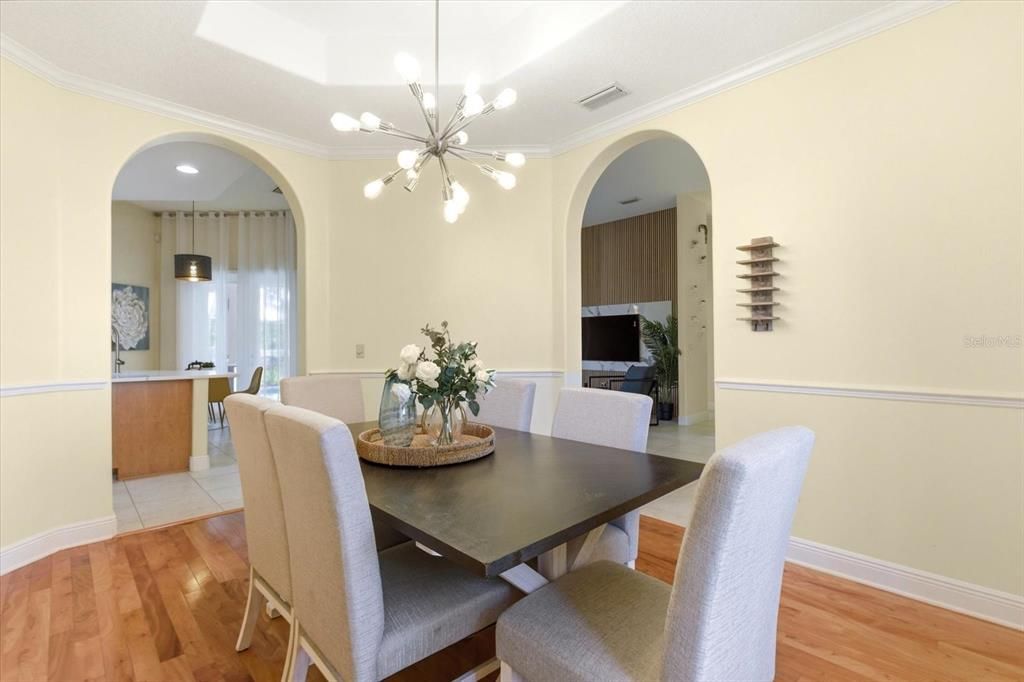 En Venta: $765,000 (4 camas, 2 baños, 2327 Pies cuadrados)