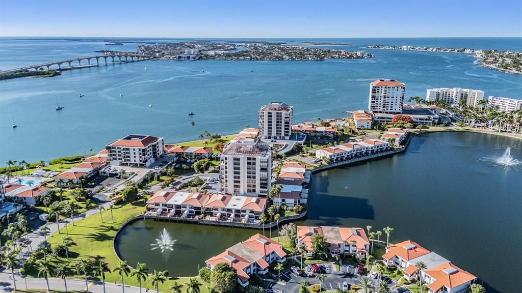 For Sale: $464,000 (2 beds, 2 baths, 945 Square Feet)