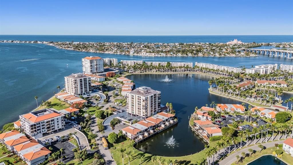 For Sale: $464,000 (2 beds, 2 baths, 945 Square Feet)