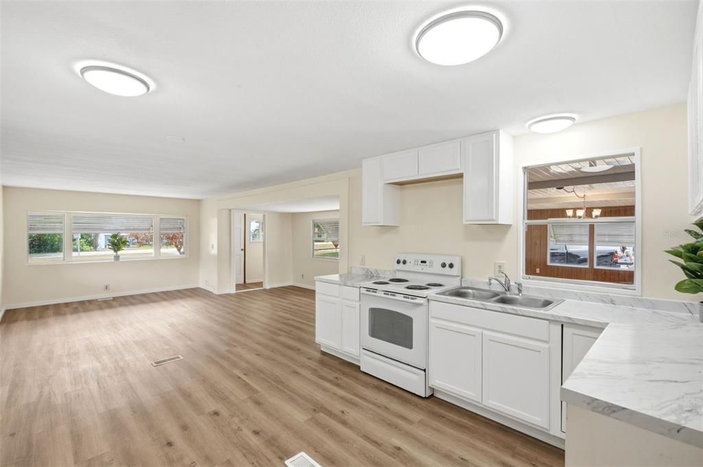 На продажу: $149,000 (2 спален, 1 ванн, 1324 Квадратных фут)