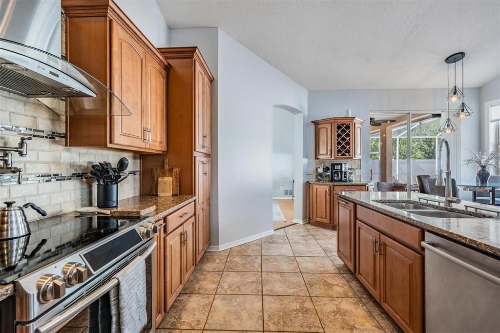 Activo con contrato: $490,000 (4 camas, 3 baños, 2082 Pies cuadrados)